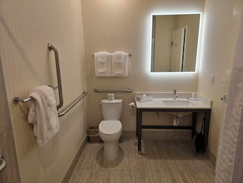 clarion pointe mattoon near university