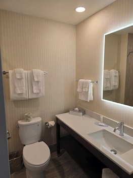 clarion pointe mattoon near university