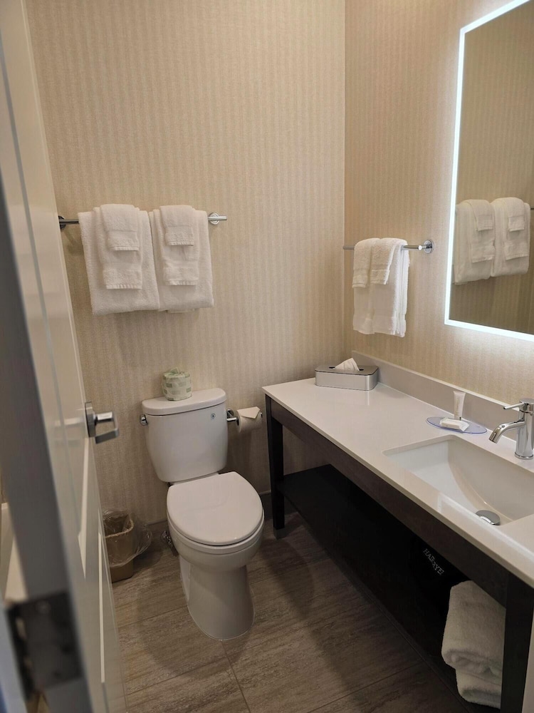 clarion pointe mattoon near university