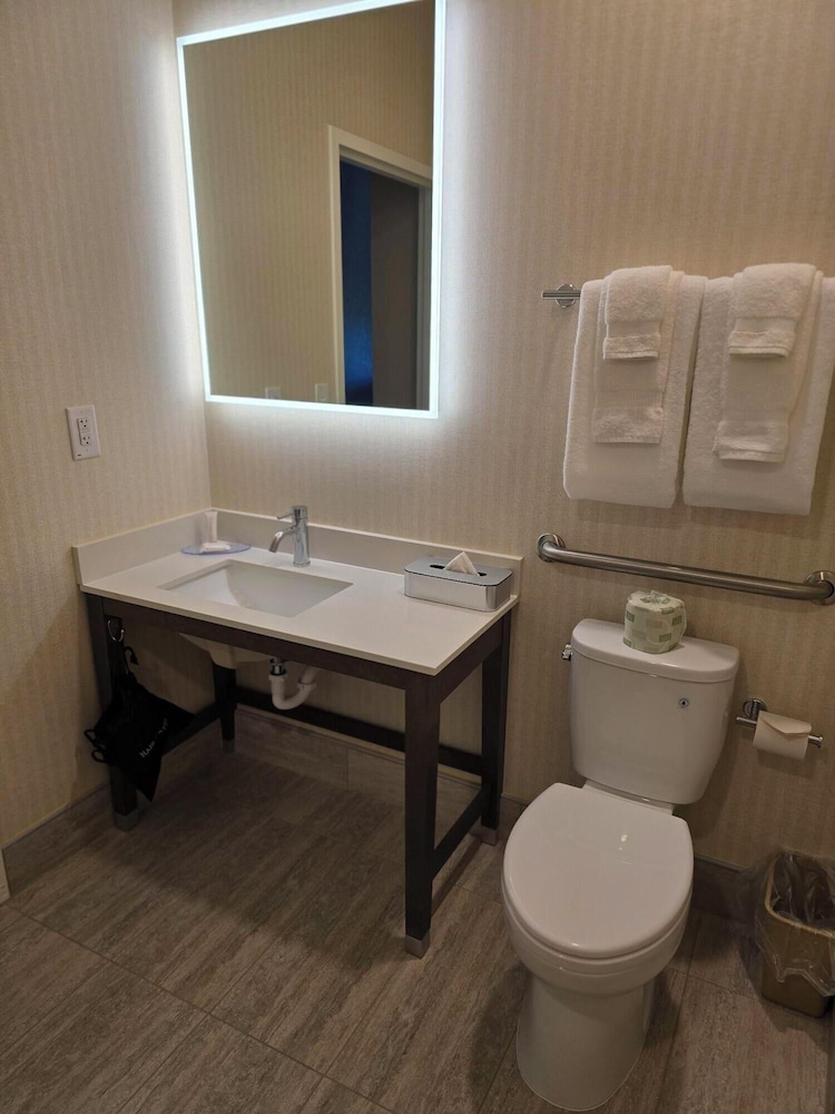 clarion pointe mattoon near university