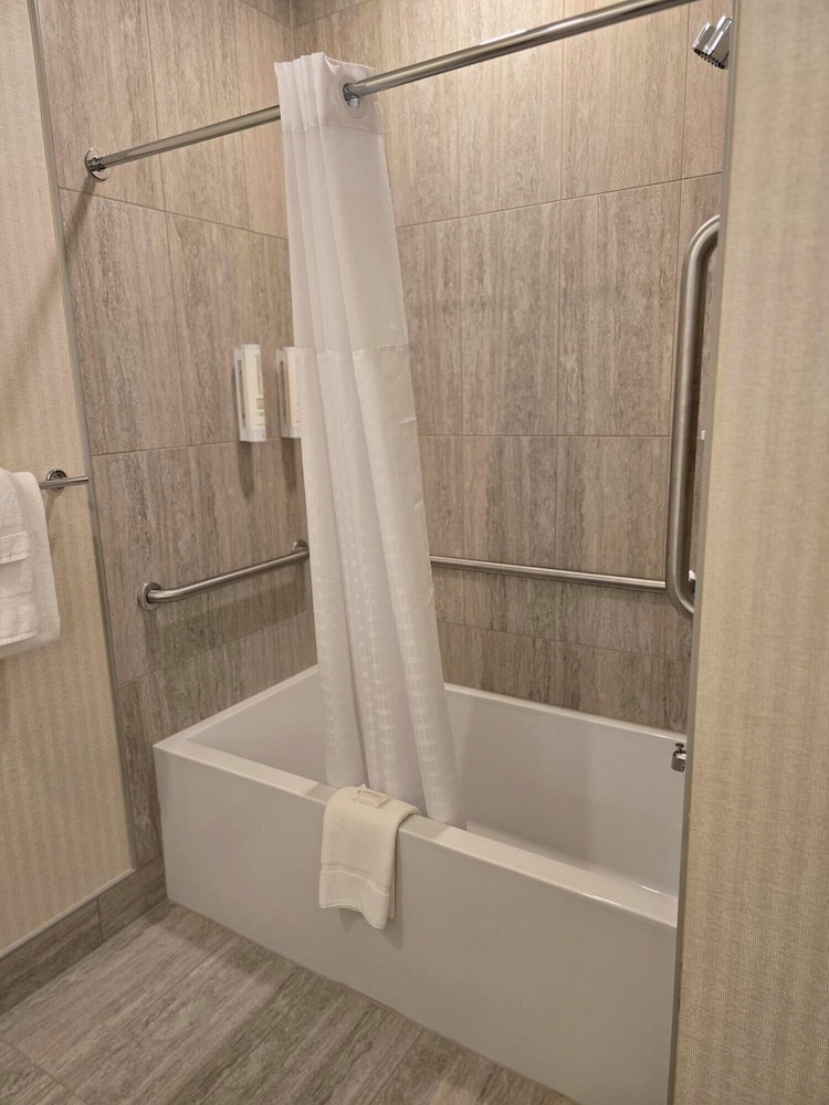 clarion pointe mattoon near university