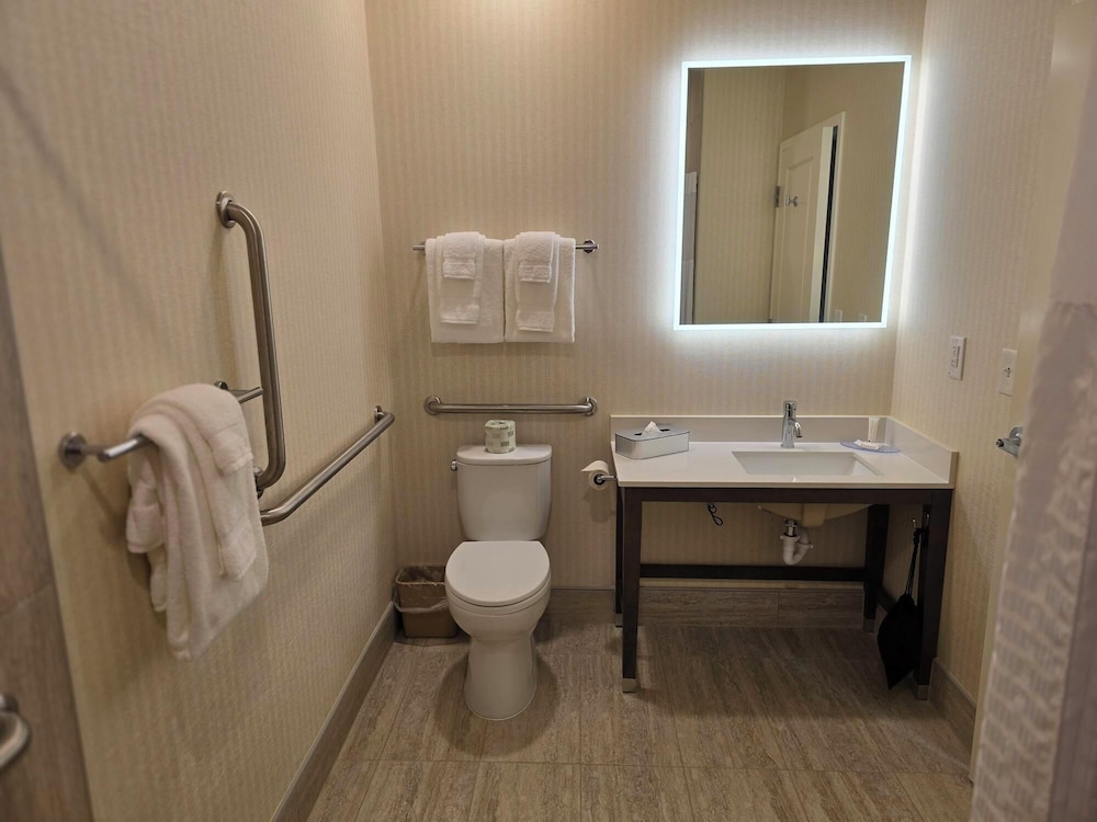 clarion pointe mattoon near university