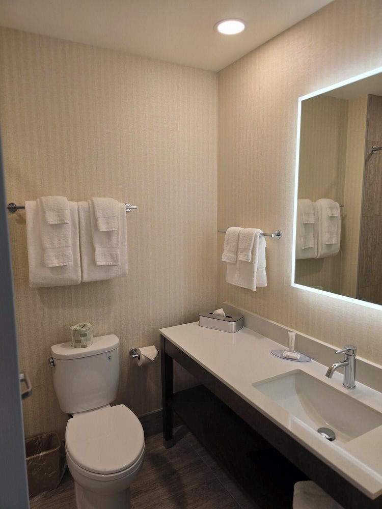 clarion pointe mattoon near university