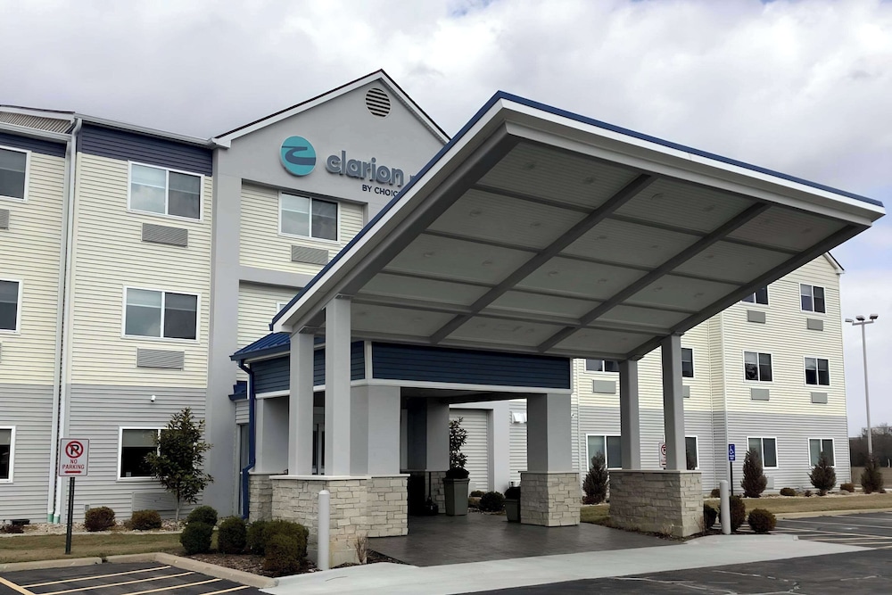 clarion pointe mattoon near university