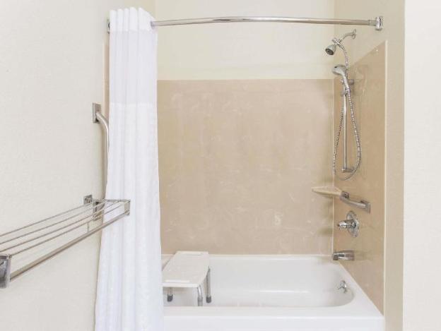 clarion pointe mattoon near university