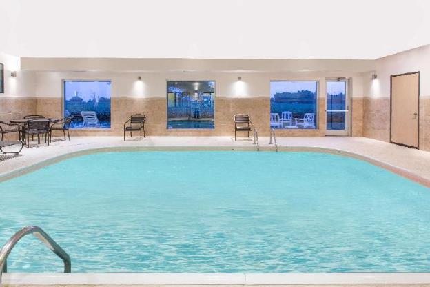 clarion pointe mattoon near university