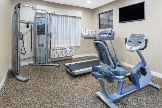 clarion pointe mattoon near university