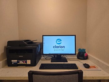 clarion pointe mattoon near university