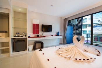 alfresco phuket hotel