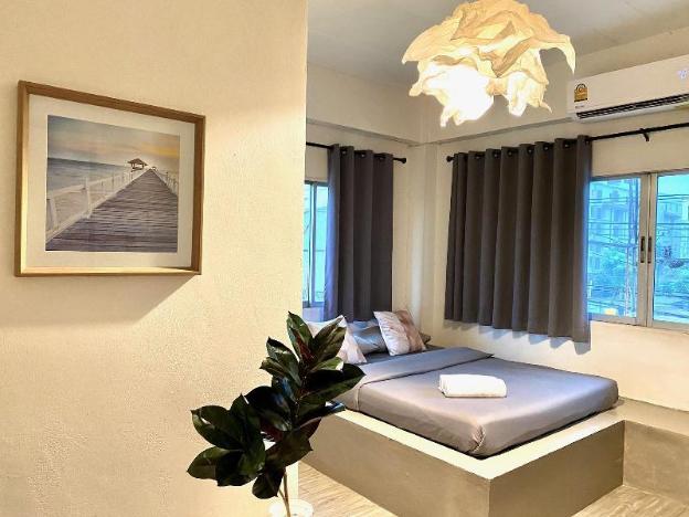 24 poshtel salaya
