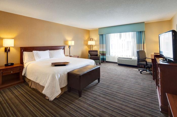 hampton inn and suites by hilton toronto airport