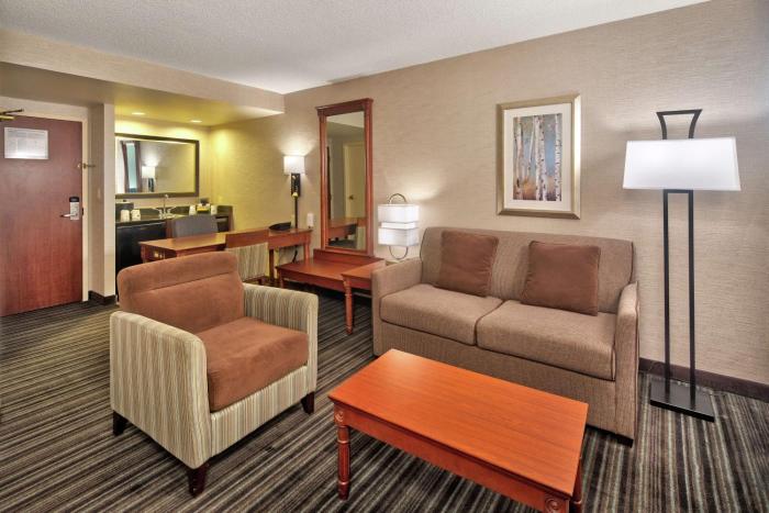 hampton inn and suites by hilton toronto airport