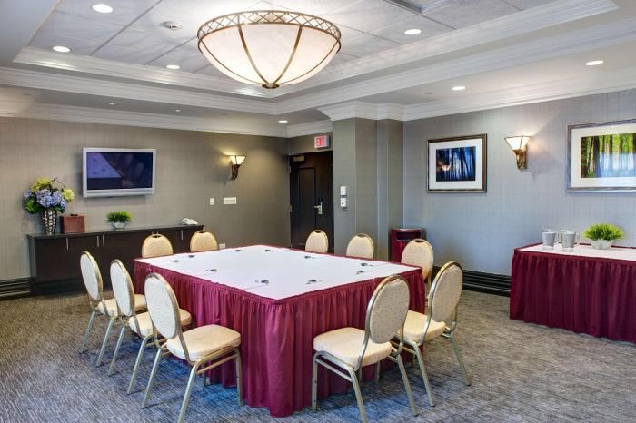 hampton inn and suites by hilton toronto airport