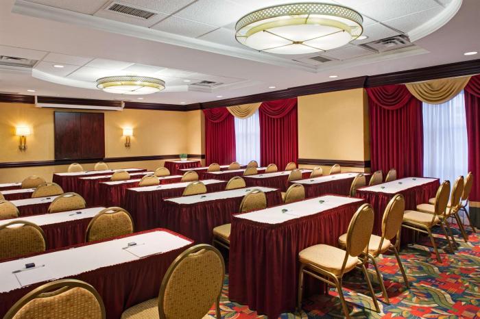 hampton inn and suites by hilton toronto airport