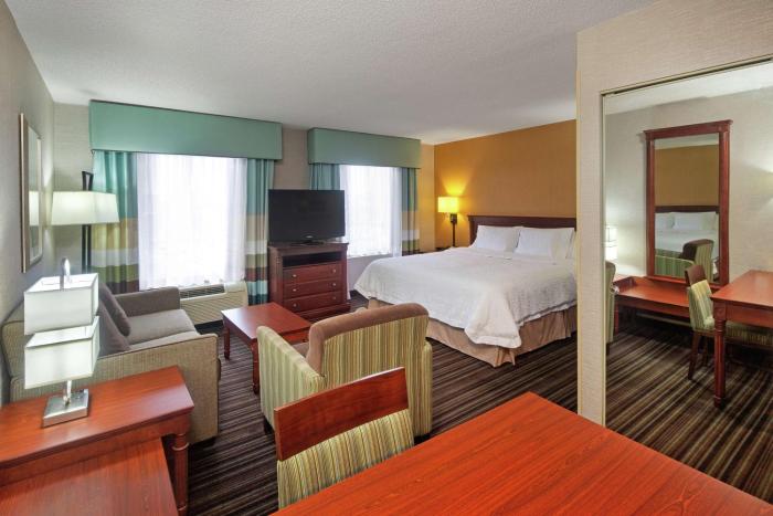 hampton inn and suites by hilton toronto airport