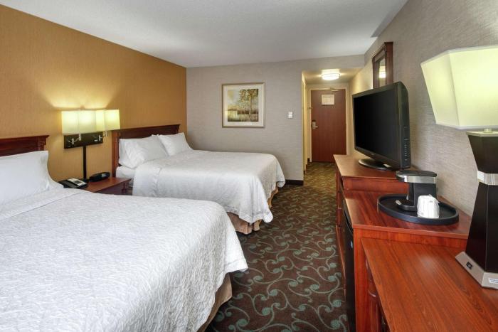 hampton inn and suites by hilton toronto airport
