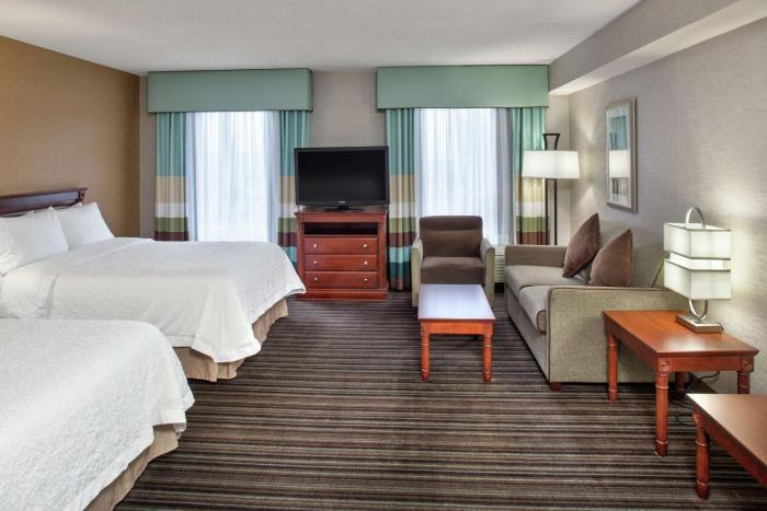 hampton inn and suites by hilton toronto airport