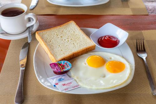 batang golden hills vila and resto