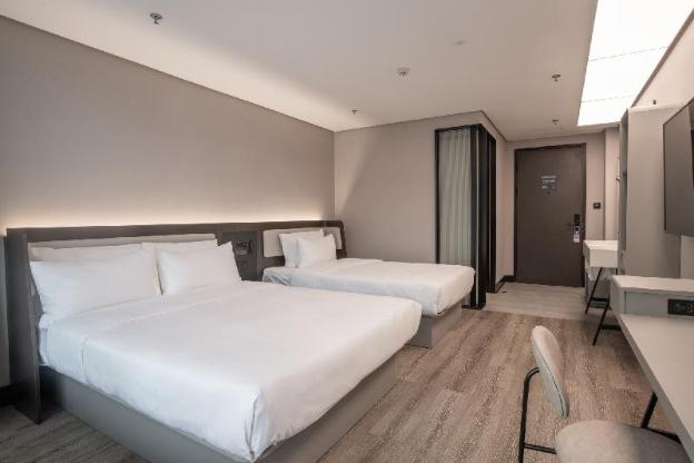 hanting hotel qinhuangdao hebei street yanshan university