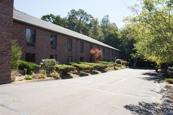 days inn niantic near casinos