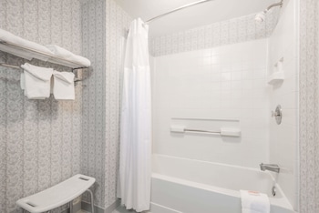 days inn niantic near casinos