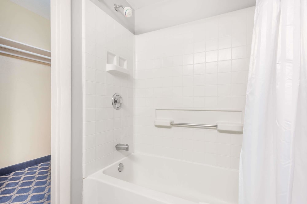 days inn niantic near casinos