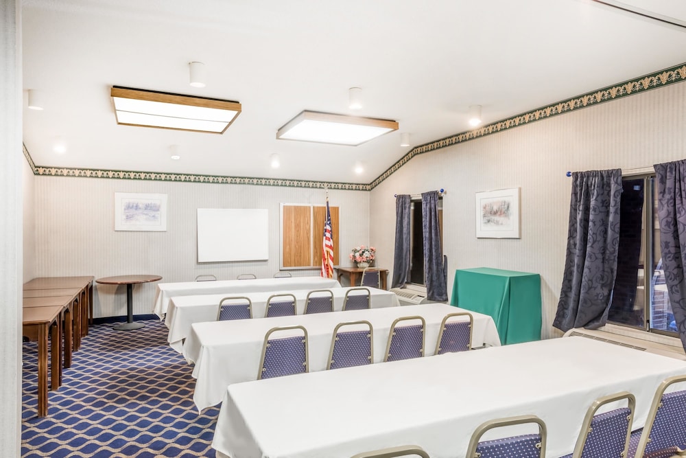 days inn niantic near casinos