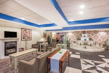 days inn niantic near casinos