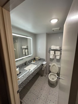 days inn niantic near casinos