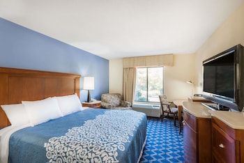 days inn niantic near casinos