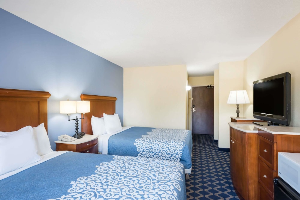 days inn niantic near casinos