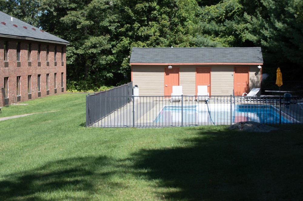 days inn niantic near casinos