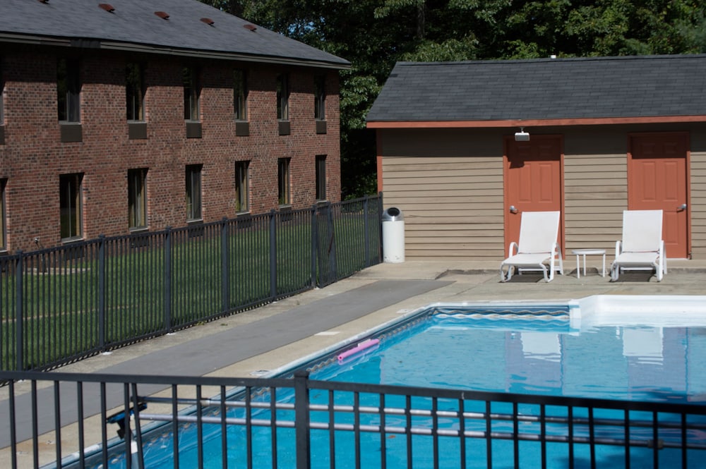 days inn niantic near casinos