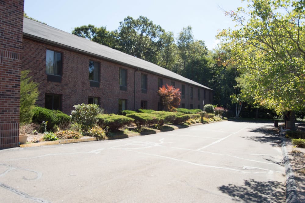 days inn niantic near casinos