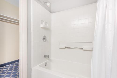 days inn niantic near casinos