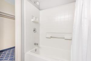 days inn niantic near casinos