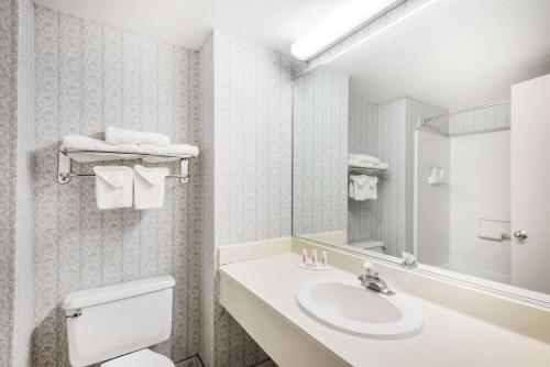 days inn niantic near casinos