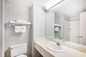 days inn niantic near casinos