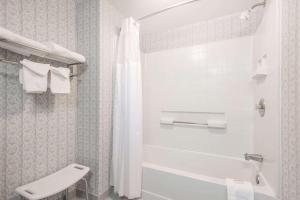 days inn niantic near casinos