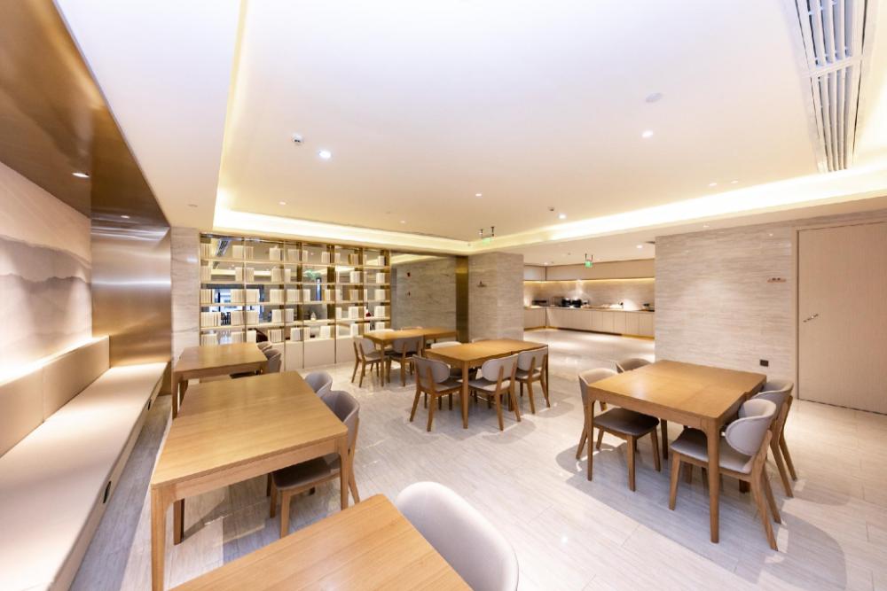 ji hotel guiyang big cross