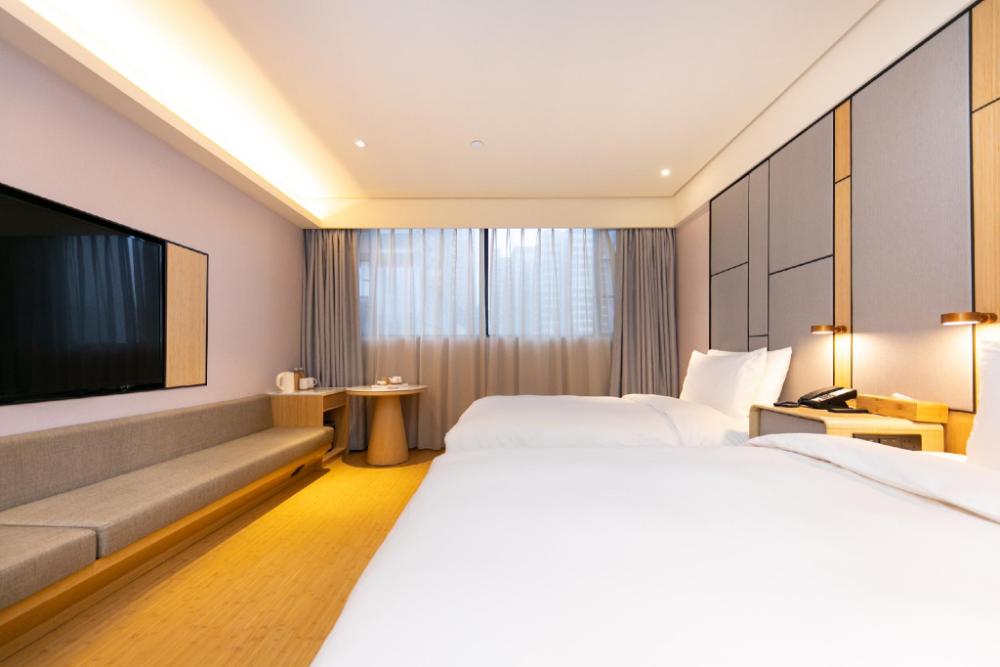 ji hotel guiyang big cross