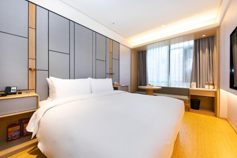 ji hotel guiyang big cross