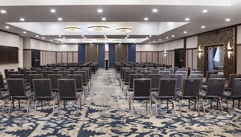 hotel royer urbana champaign tapestry collection by hilton