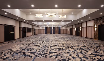 hotel royer urbana champaign tapestry collection by hilton