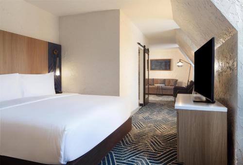 hotel royer urbana champaign tapestry collection by hilton