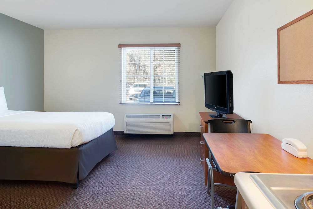 woodspring suites baton rouge east i 12