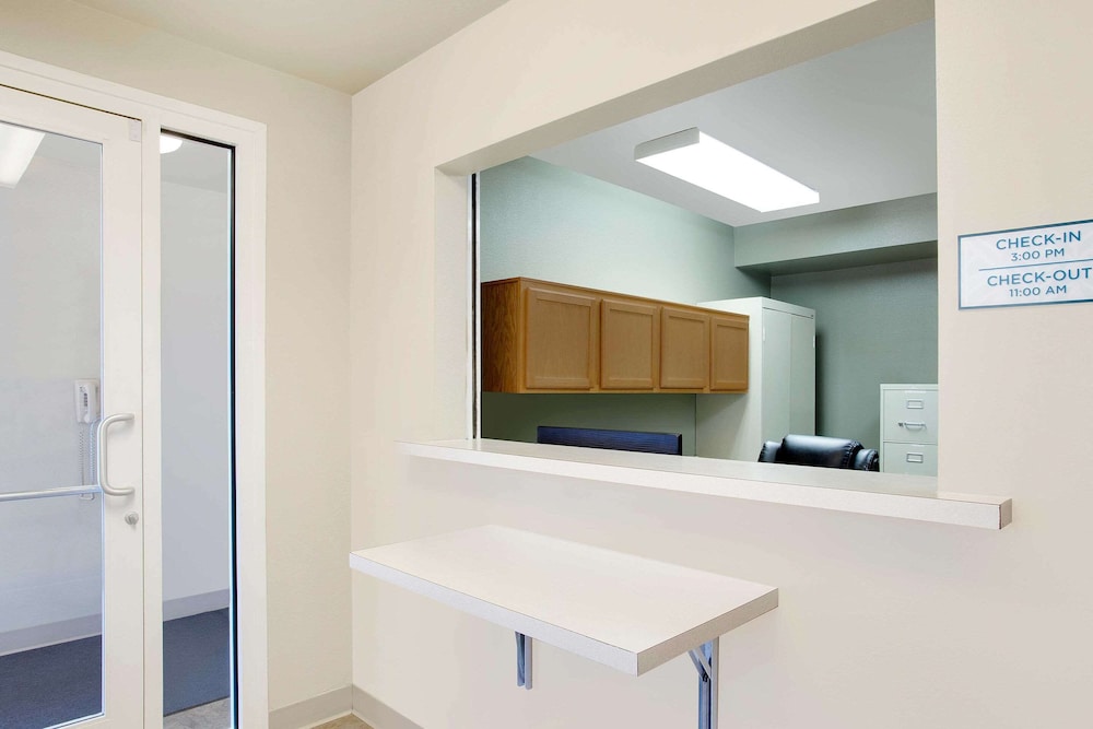 woodspring suites baton rouge east i 12