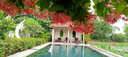 ayutthaya garden river home