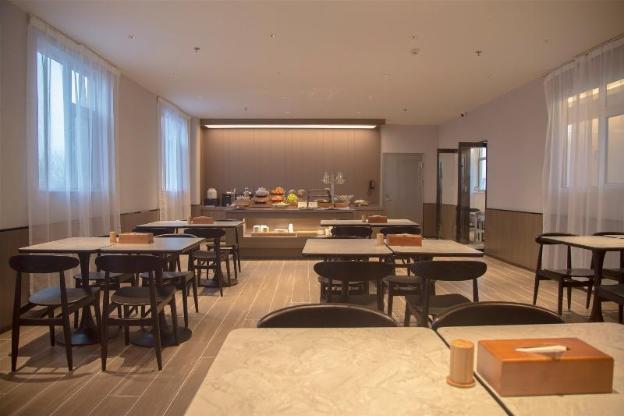 hanting hotel zaozhuang central plaza