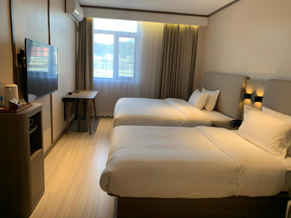 hanting hotel fushun qingyuan railway station baiyun street